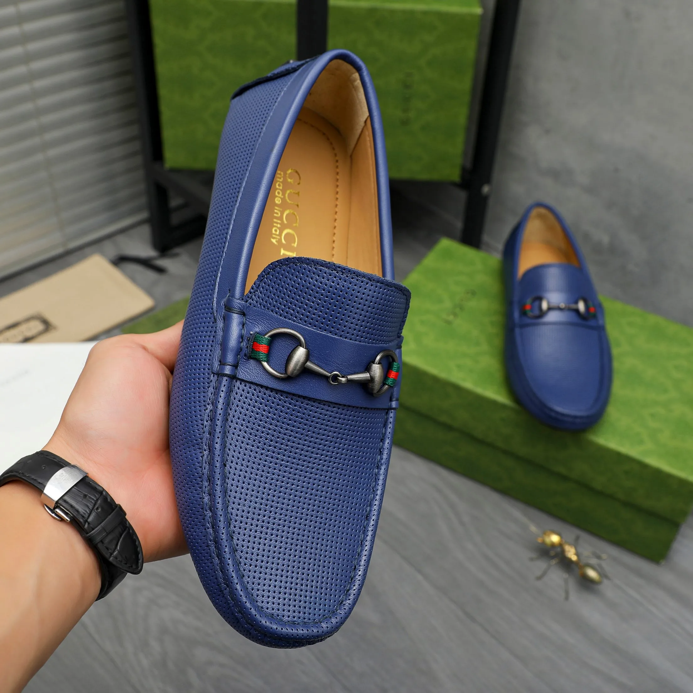 Men's shoes 💰p420 Product trademark: GUCCI (Gucci) casual slip-on men's shoes Regular size: 38-44 Product materials: Selected hollow cowhide upper, sheepskin lining, rubber outsole